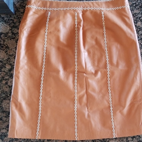 Gap Genuine Leather Skirt w Contrast Stitching - Picture 6 of 8